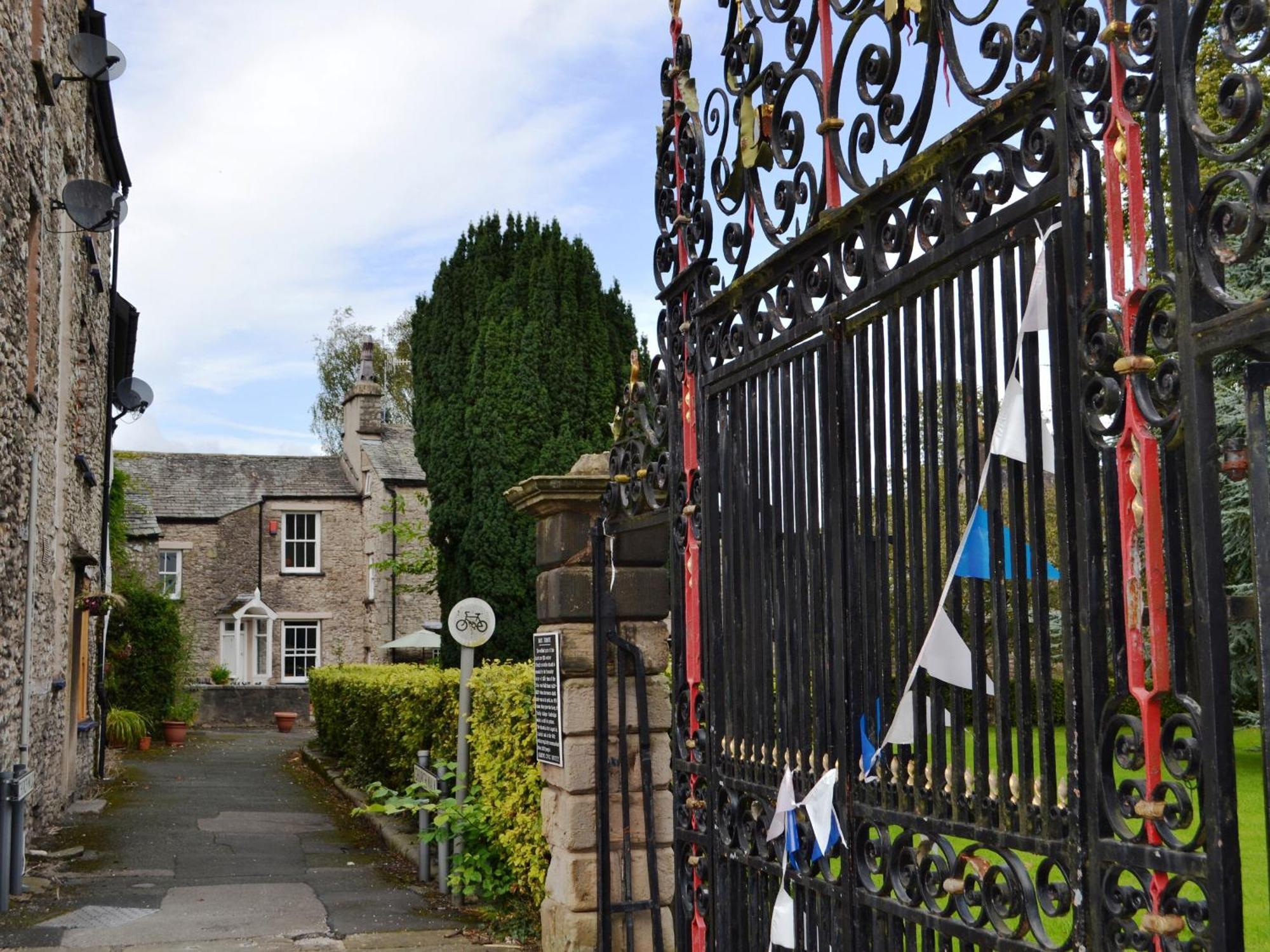 Church Walk Cottage Kendal Exterior photo